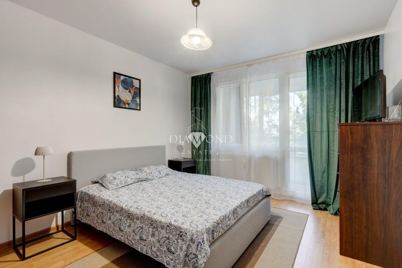 1 Decembrie  Apartament 3 camere decomandat Metrou 1 Decembrie