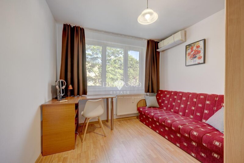 1 Decembrie  Apartament 3 camere decomandat Metrou 1 Decembrie