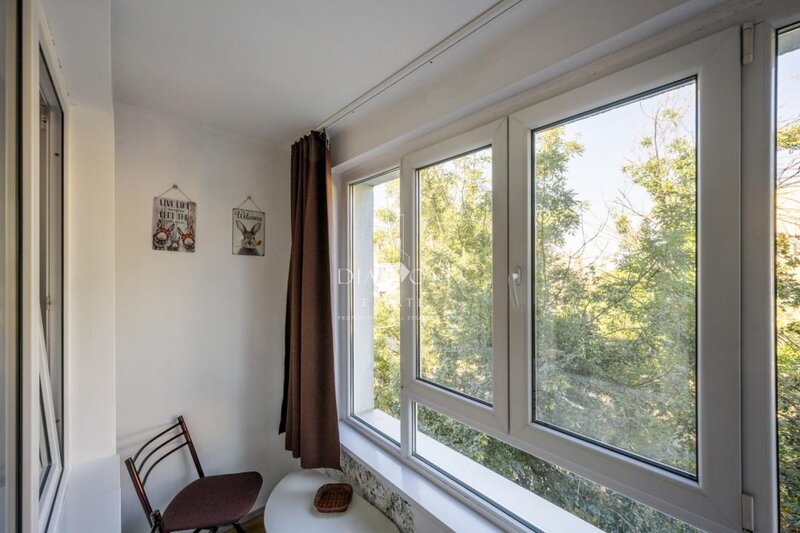 1 Decembrie  Apartament 3 camere decomandat Metrou 1 Decembrie
