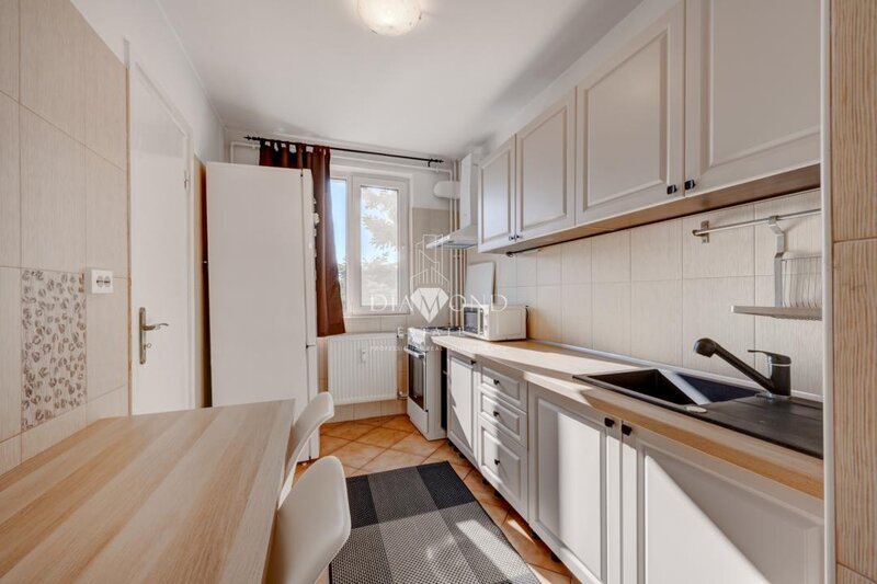 1 Decembrie  Apartament 3 camere decomandat Metrou 1 Decembrie